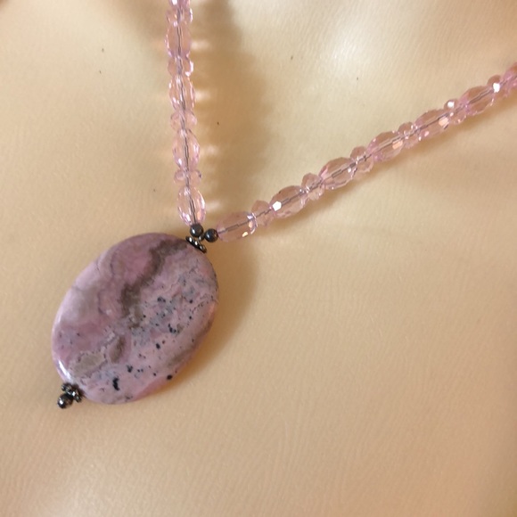 Pink crystal with stone pendant necklace - Picture 8 of 8